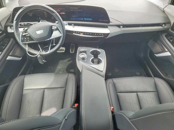 2025 CADILLAC OPTIQ Luxury 2