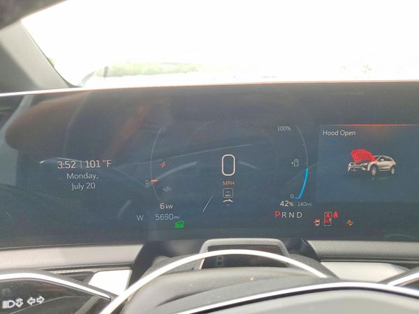 2025 CADILLAC OPTIQ Luxury 2