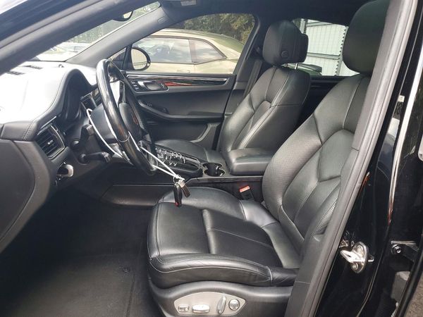 2017 PORSCHE MACAN