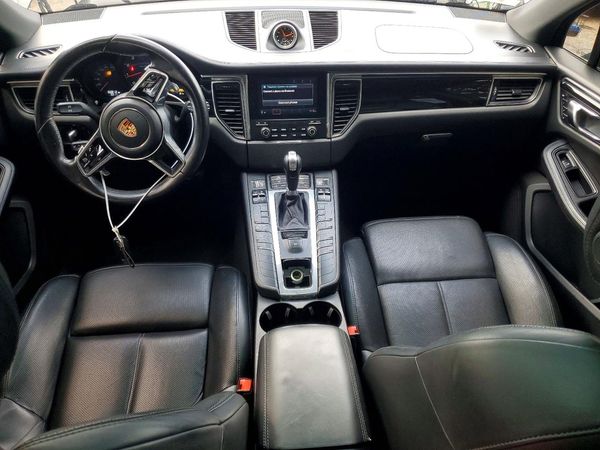 2017 PORSCHE MACAN