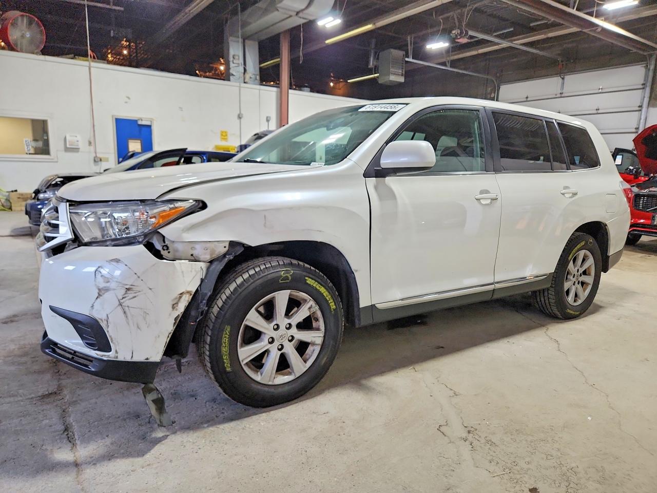 2013 TOYOTA HIGHLANDER Base/Hybrid — Front 3/4