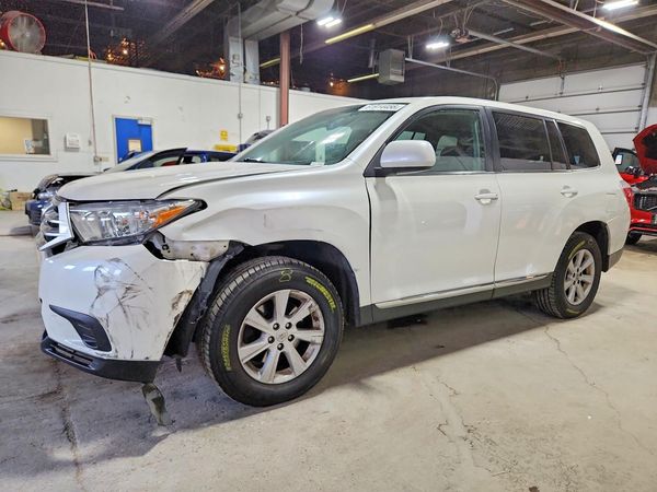 2013 TOYOTA HIGHLANDER — DSFA — Front 3/4