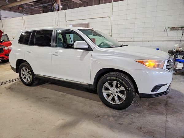 2013 TOYOTA HIGHLANDER Base/Hybrid — Passenger 3/4