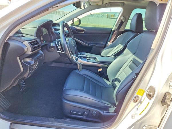 2017 LEXUS IS
