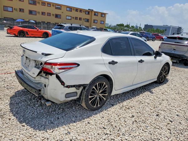 2020 TOYOTA CAMRY SE
