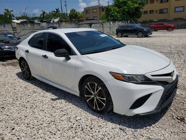 2020 TOYOTA CAMRY SE
