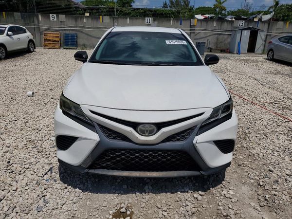 2020 TOYOTA CAMRY SE