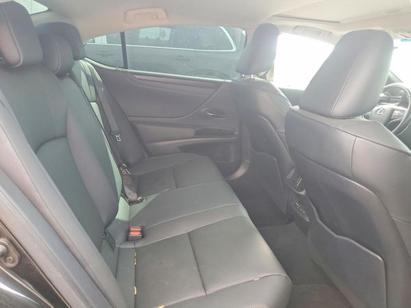 2023 LEXUS ES 300H