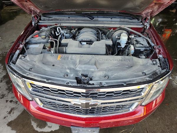 2020 CHEVROLET SUBURBAN LT — Engine bay