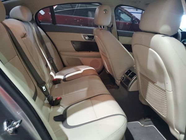 2014 JAGUAR XF