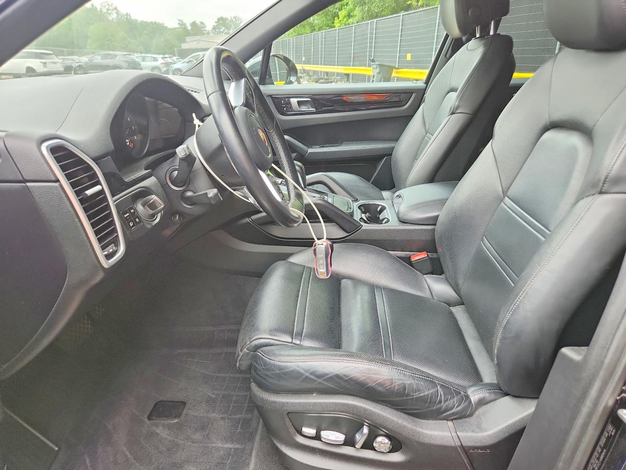2019 PORSCHE CAYENNE