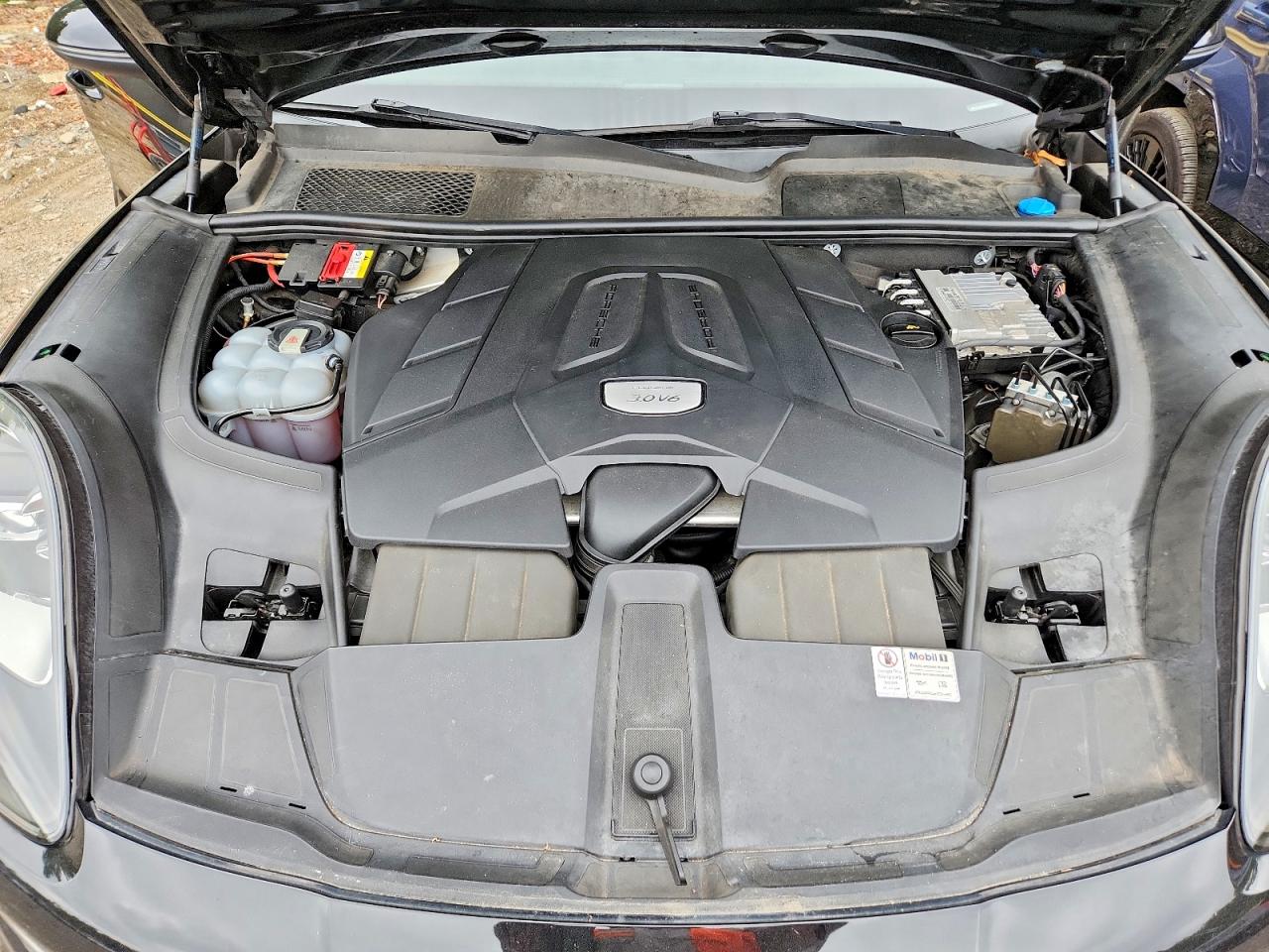 2019 PORSCHE CAYENNE