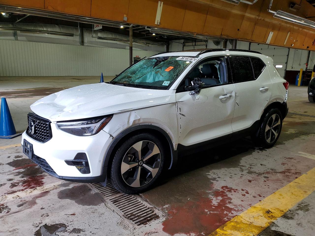 2026 VOLVO XC40 Plus Dark