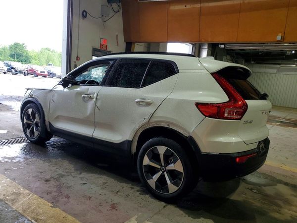 2026 VOLVO XC40 Plus Dark