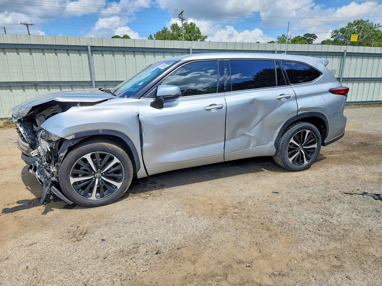 2021 TOYOTA HIGHLANDER LE