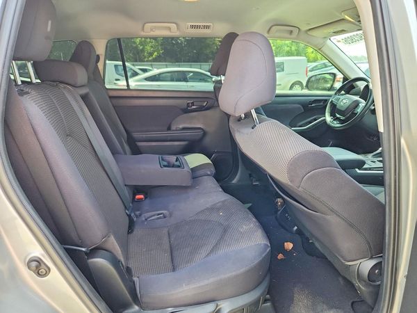 2021 TOYOTA HIGHLANDER LE
