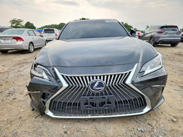 2019 LEXUS ES