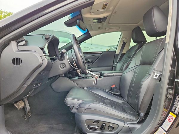 2019 LEXUS ES