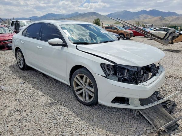 2019 VOLKSWAGEN PASSAT Wolfsburg — Passenger 3/4