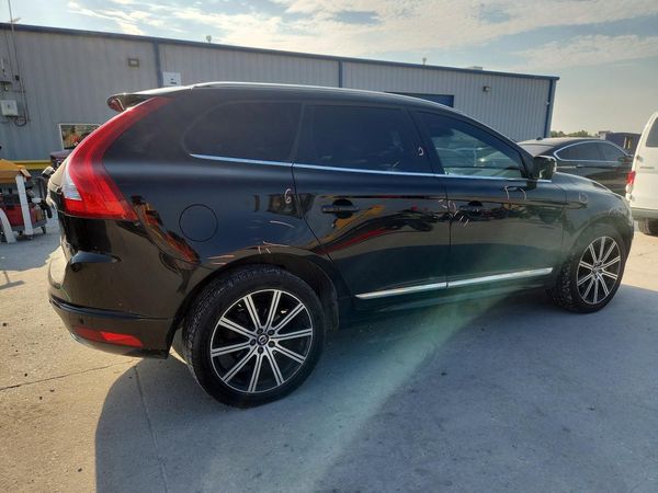 2015 VOLVO XC60