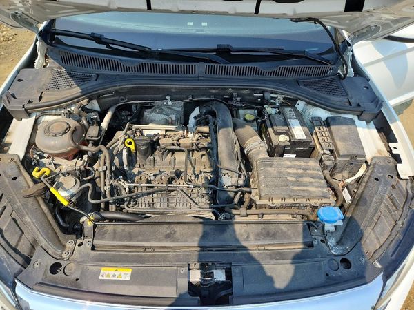 2019 VOLKSWAGEN JETTA S, SE, R-Line — Engine bay