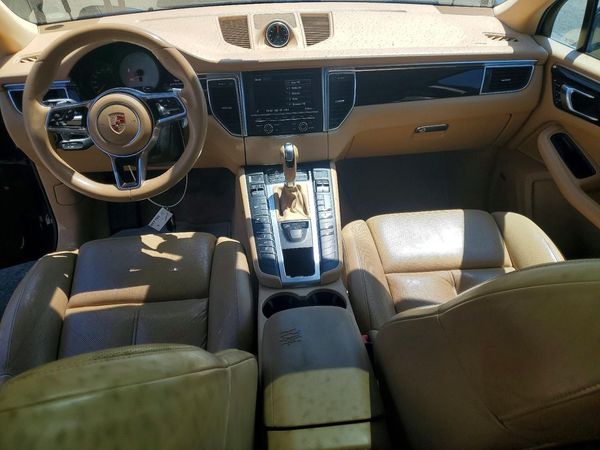 2015 PORSCHE MACAN
