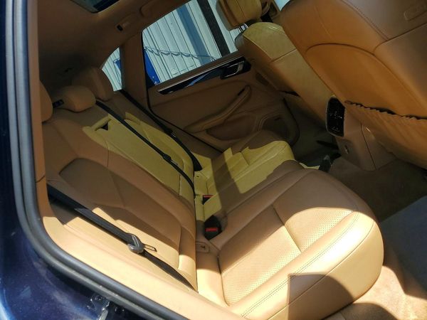 2015 PORSCHE MACAN