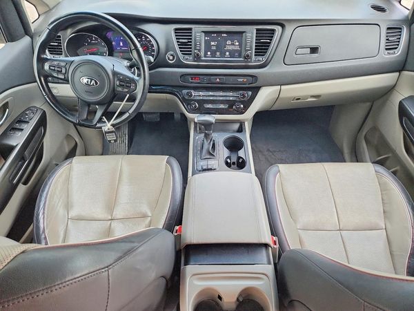 2017 KIA SEDONA LX