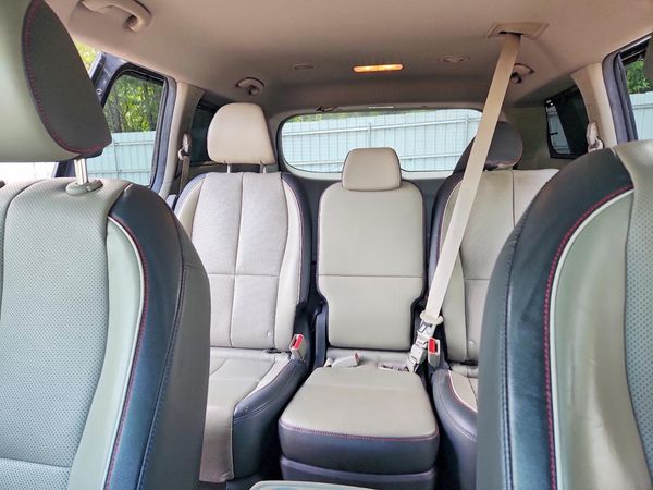 2017 KIA SEDONA LX