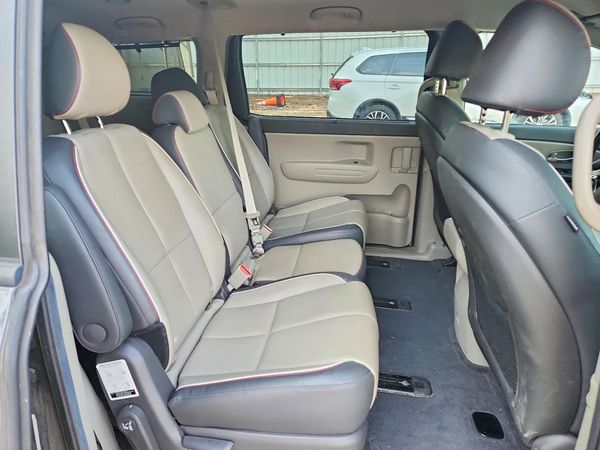 2017 KIA SEDONA LX