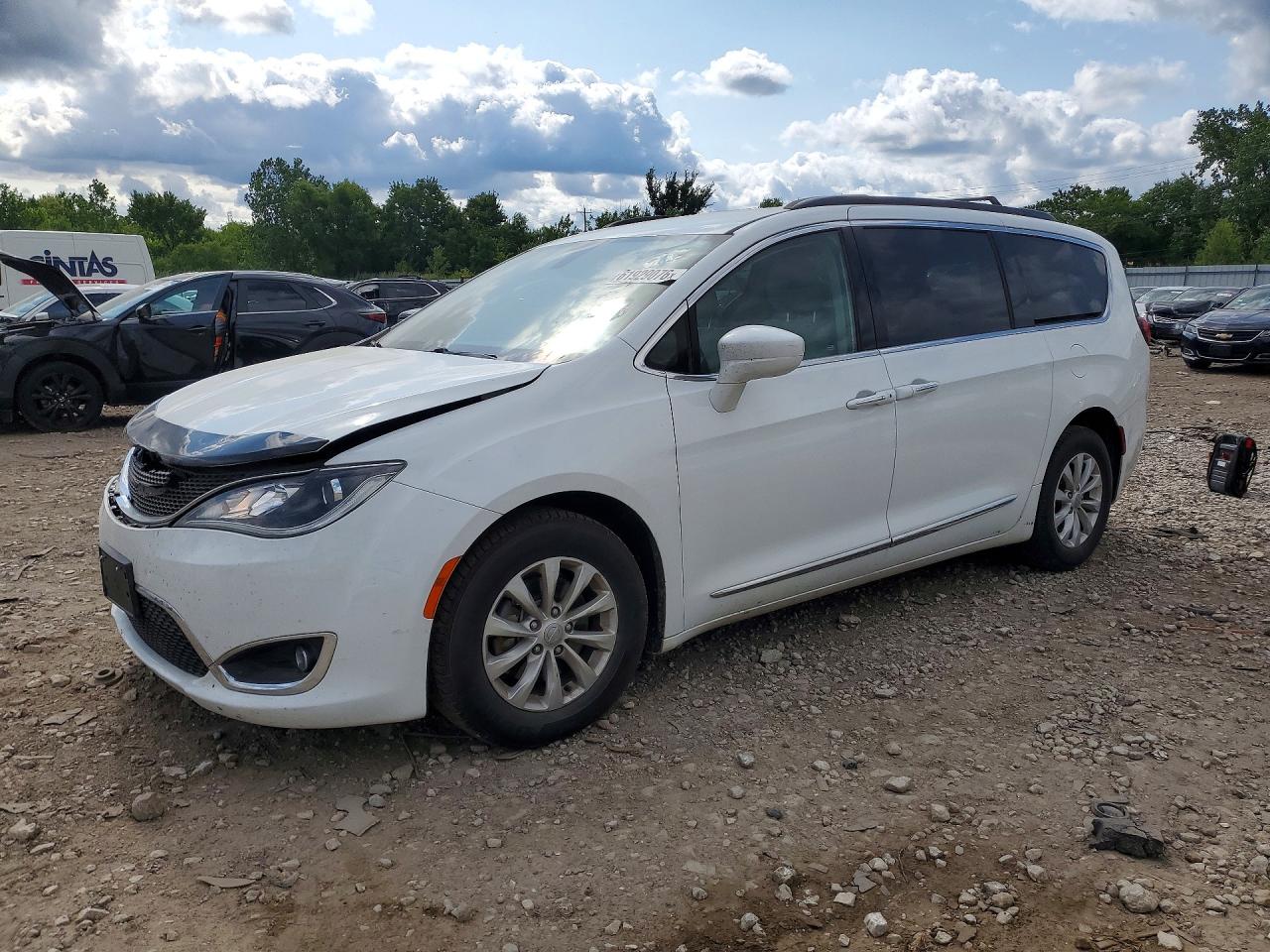 2017 CHRYSLER PACIFICA Touring L
