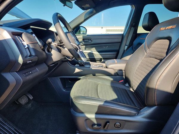 2023 NISSAN PATHFINDER SV