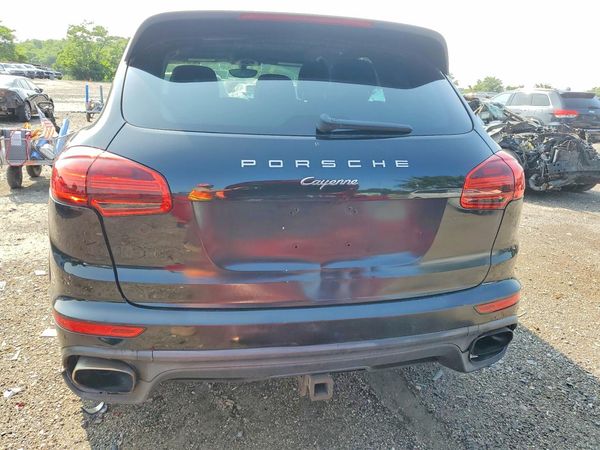 2017 PORSCHE CAYENNE