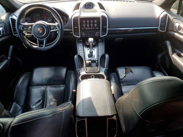 2017 PORSCHE CAYENNE