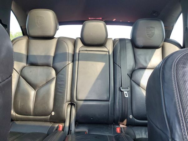 2017 PORSCHE CAYENNE