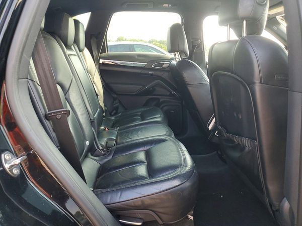 2017 PORSCHE CAYENNE