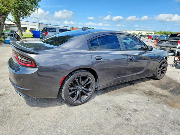 2017 DODGE CHARGER SXT