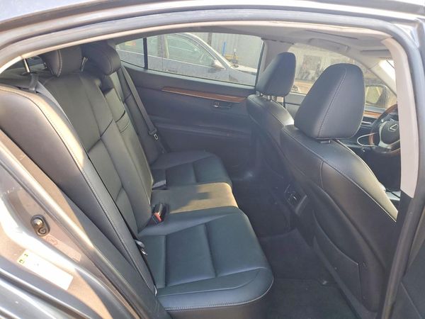 2013 LEXUS ES 300h