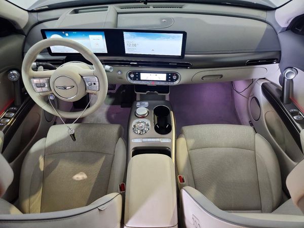 2024 GENESIS GV60 AWD Advanced with 20"