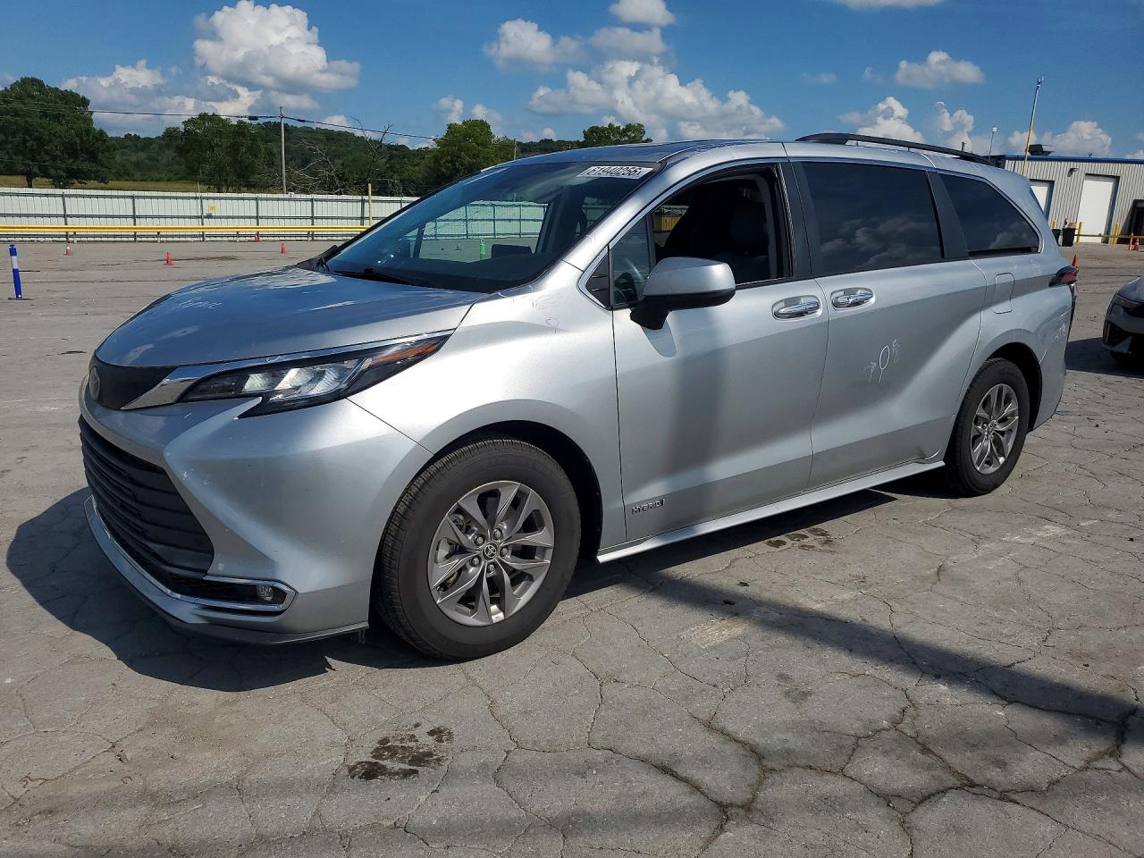 2021 TOYOTA SIENNA XLE Plus Package