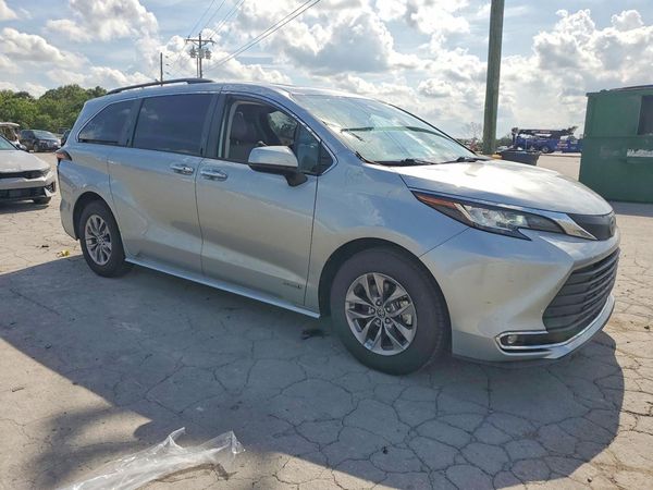 2021 TOYOTA SIENNA XLE Plus Package