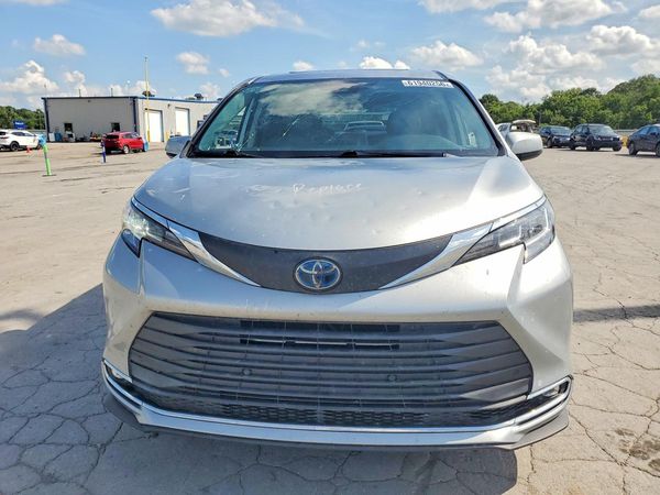 2021 TOYOTA SIENNA XLE Plus Package