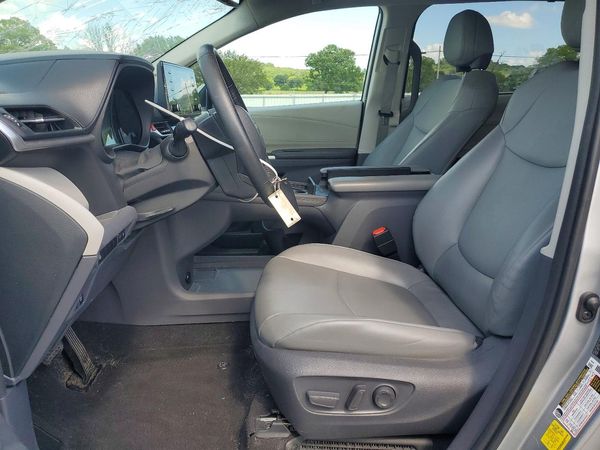2021 TOYOTA SIENNA XLE Plus Package