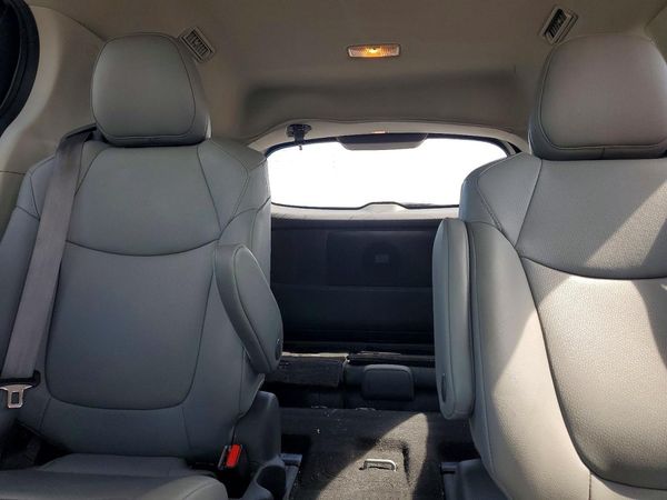 2021 TOYOTA SIENNA XLE Plus Package