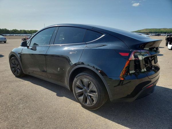 2025 TESLA MODEL Y