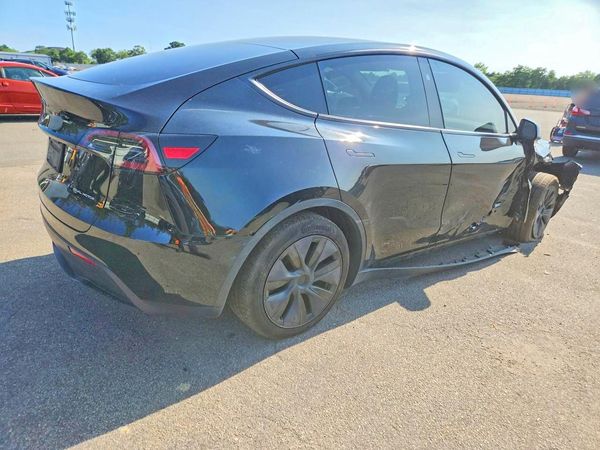 2025 TESLA MODEL Y