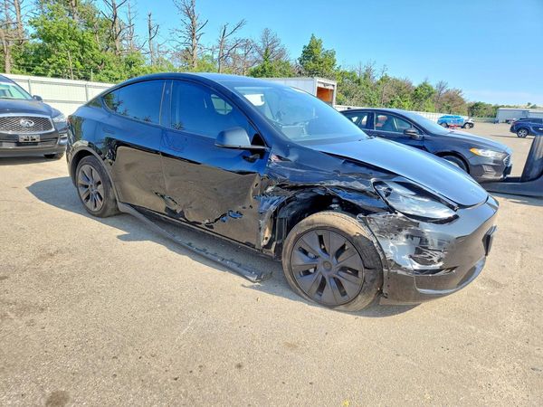 2025 TESLA MODEL Y