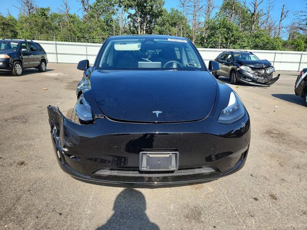 2025 TESLA MODEL Y