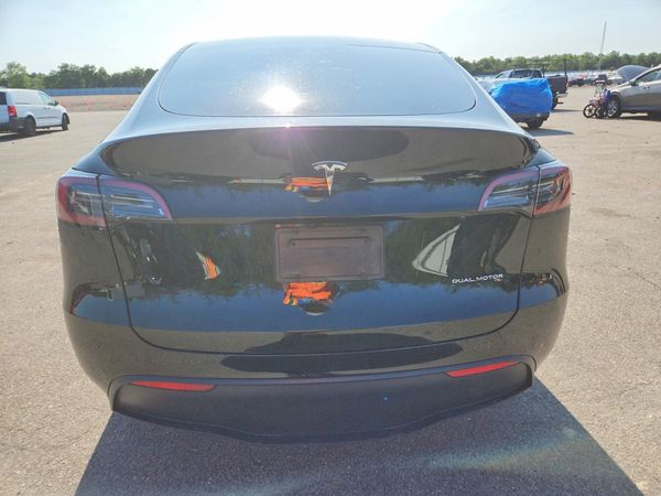 2025 TESLA MODEL Y
