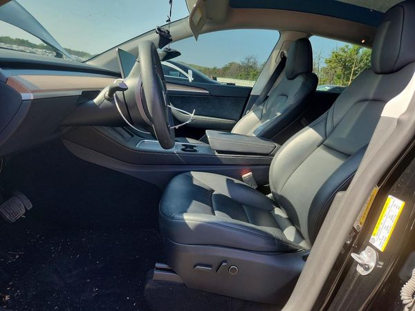 2025 TESLA MODEL Y